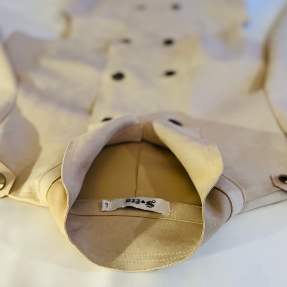 ⭐️SOFY⭐️BEIGE CONVERTIBLE/3 STYLES IN 1 FAUX SUEDE VEST/TRENCH COAT - Picture 4 of 16